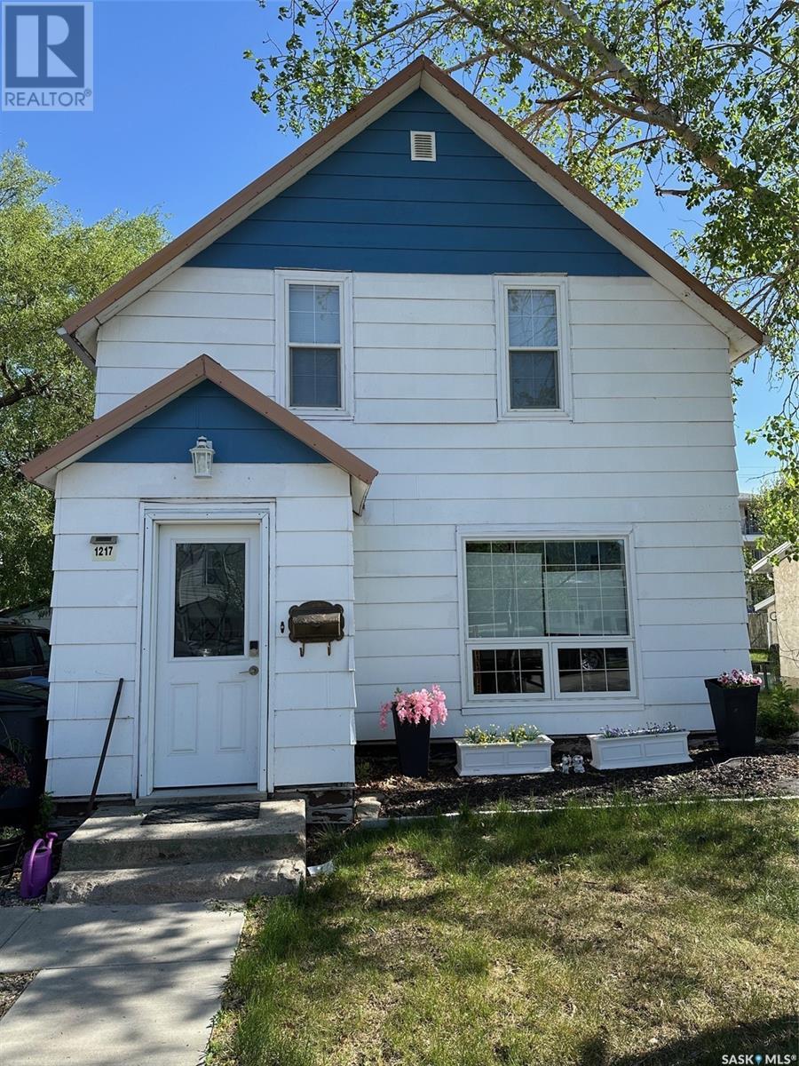 1217 2nd Street, Estevan, SK S4A 0M1