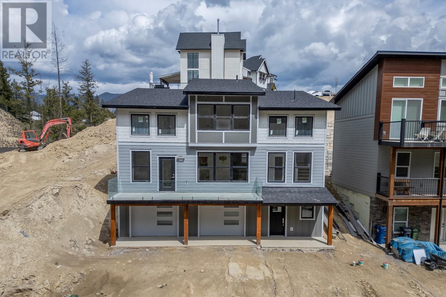 746 Taynton Dr, Invermere, BC V0A 1K4