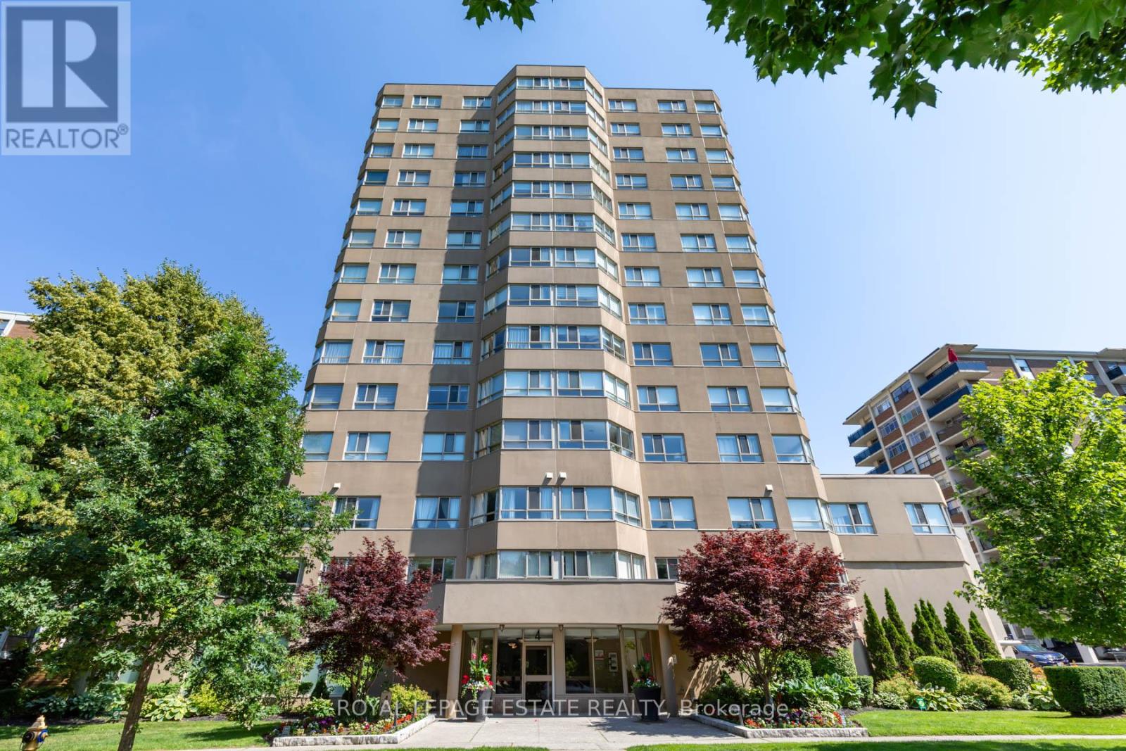 604 4 Park Vista Dr, Toronto, ON M4B 3M8