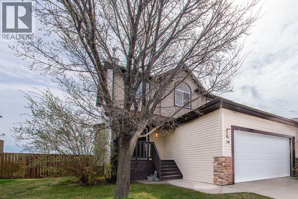14 Garneau Gate, Carstairs, AB T0M 0N0