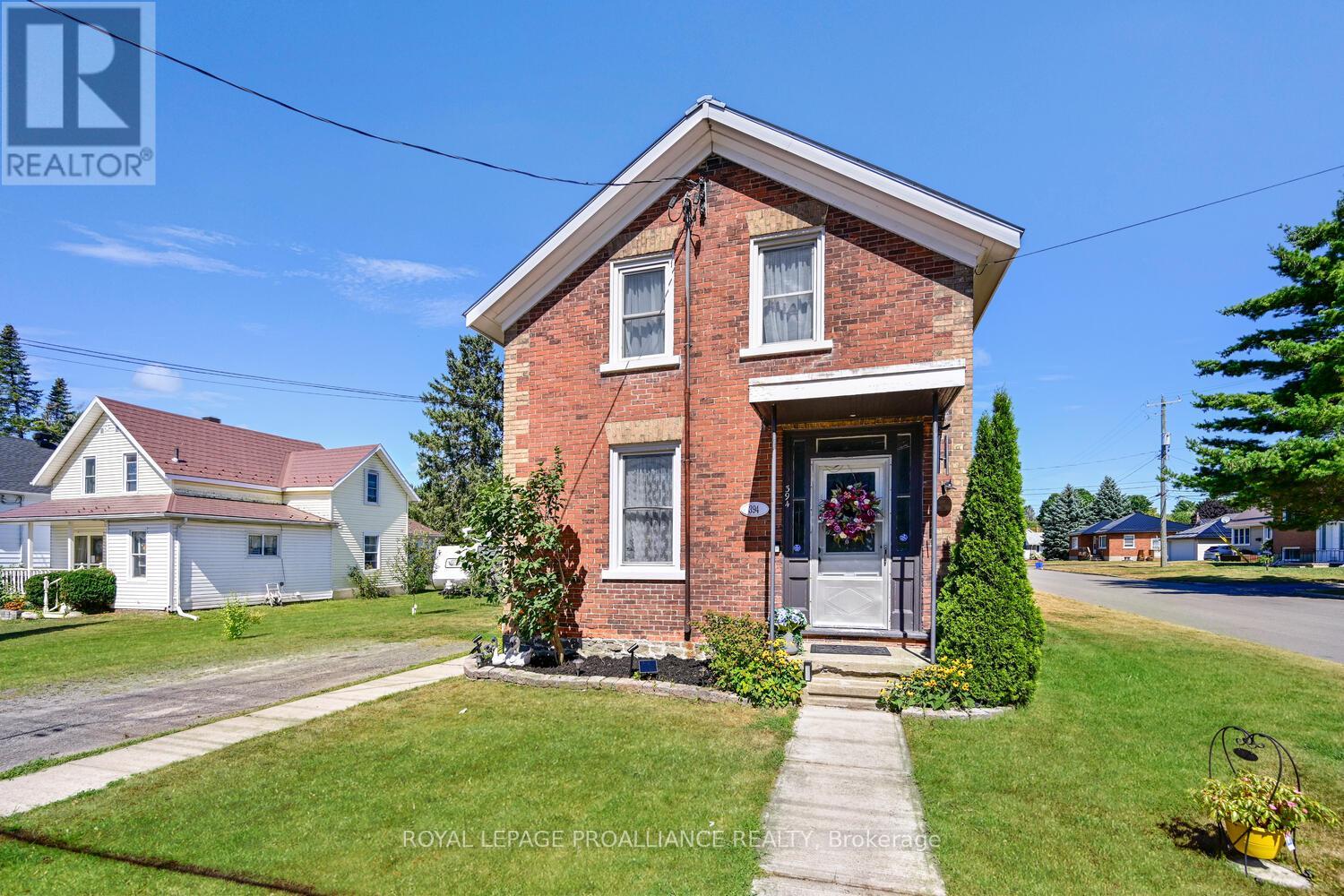 394 Park St E, Prescott, ON K0E 1T0