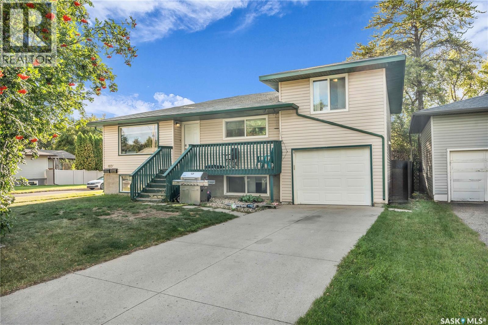 1601 F Ave N, Saskatoon, SK S7L 1Y1