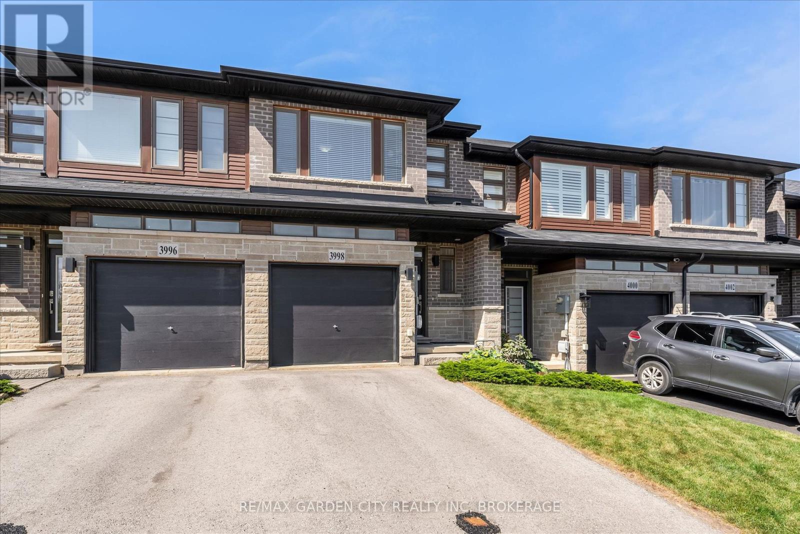 3998 Crown St, Lincoln Beamsville, ON L3J 0S6