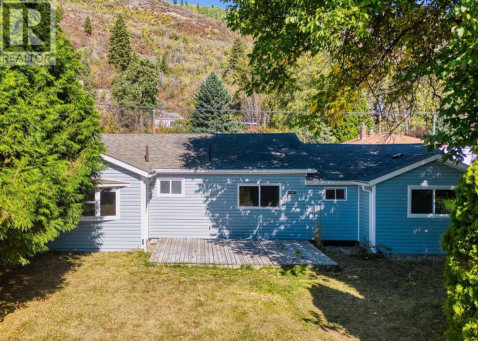 694 10th Avenue, Montrose, BC V0G 1P0