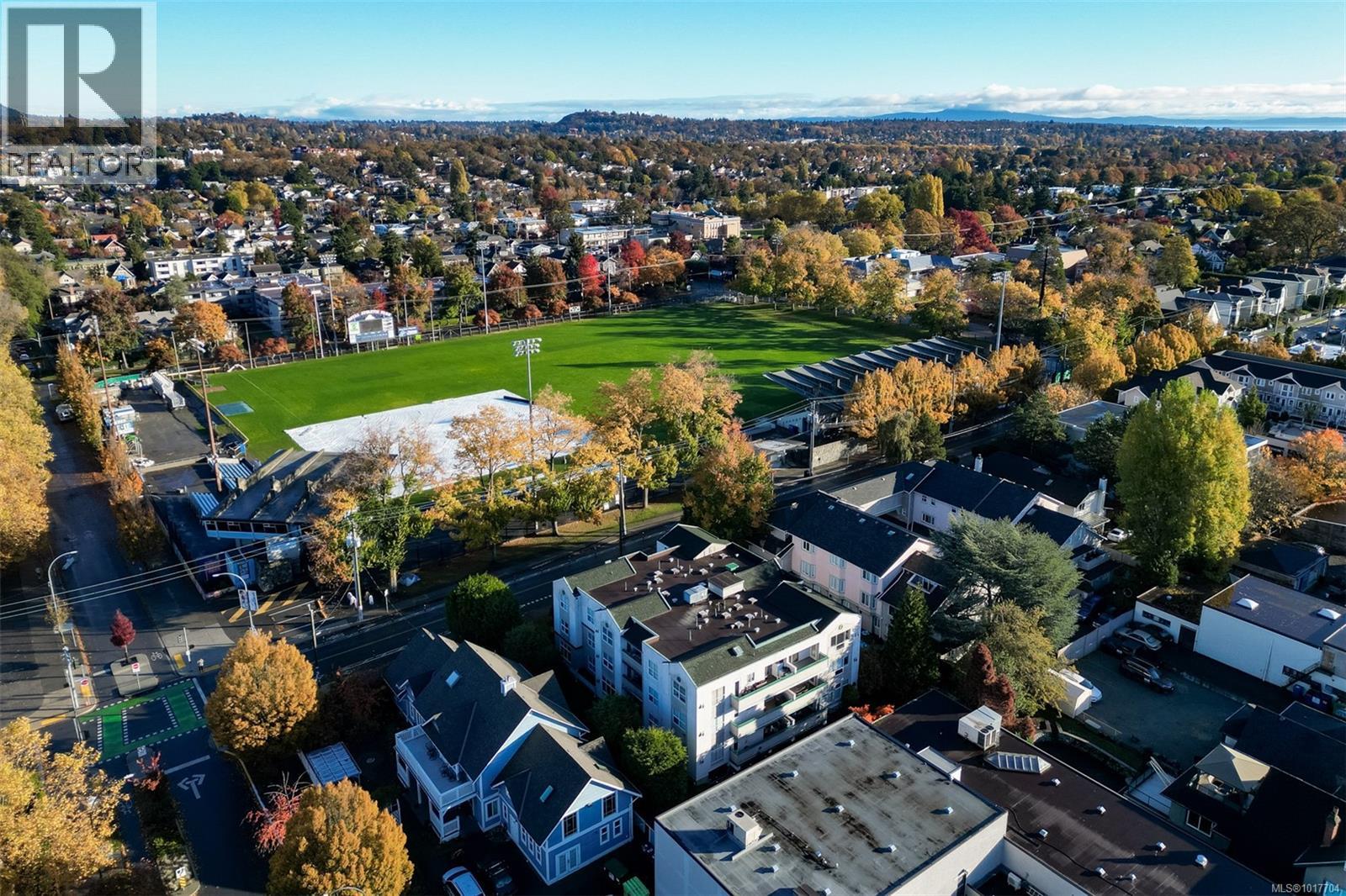 1007 Caledonia Ave Unit 302 Ave, Victoria, BC V8T 1E7