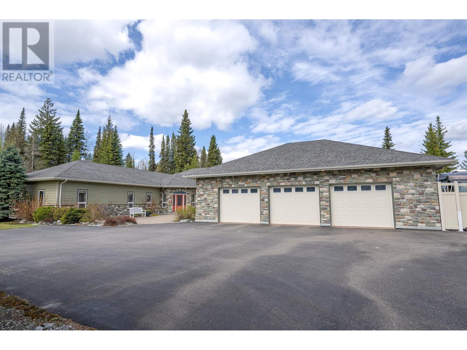 7003 Valleyview Dr, Prince George, BC V2K 4C6