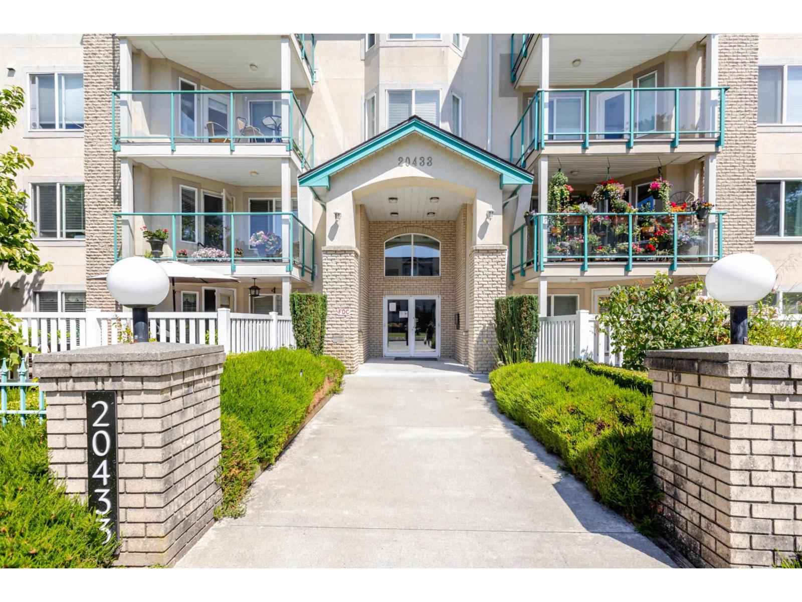 20433 53 Avenue Unit 202, Langley, BC V3A 7A6