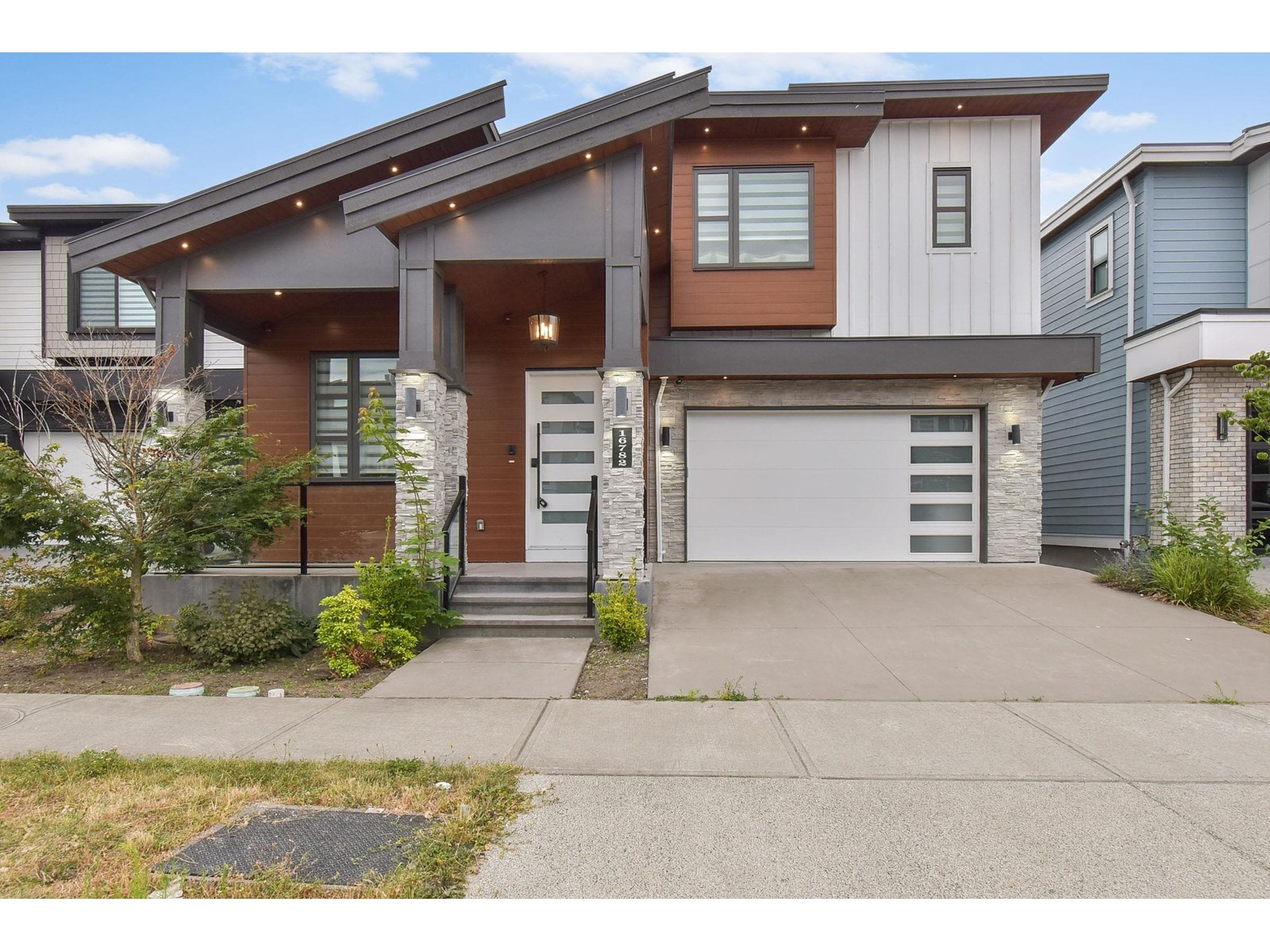 18 Avenue Unit 16782 #b, Surrey, BC V3Z 0B4