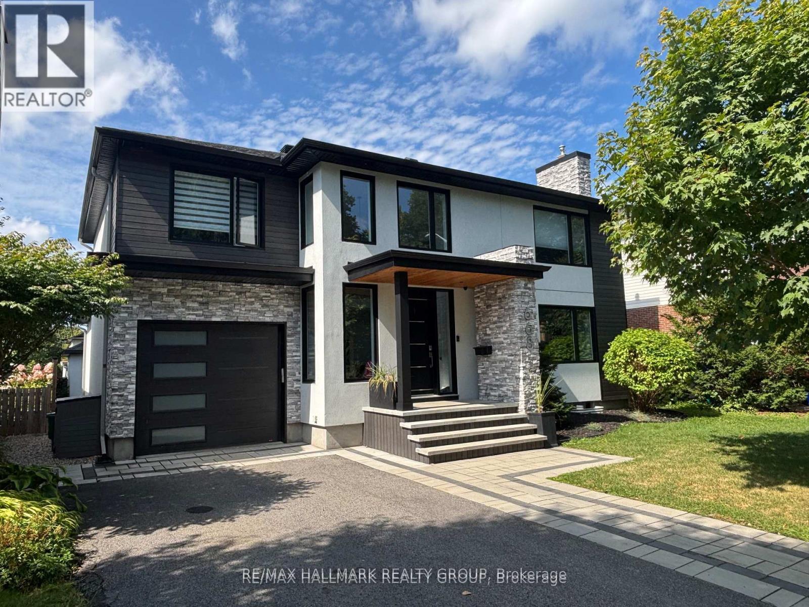 668 Mansfield Ave, Ottawa, ON K2A 2T6