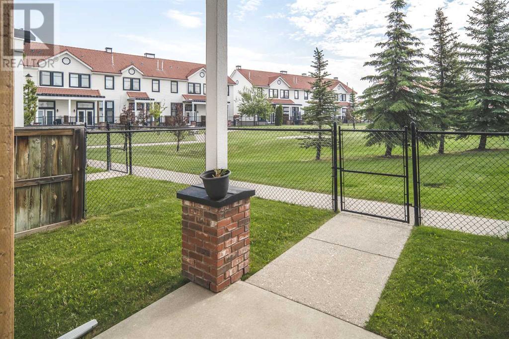44 Royal Oak Ln NW, Calgary, AB T3G 6B4