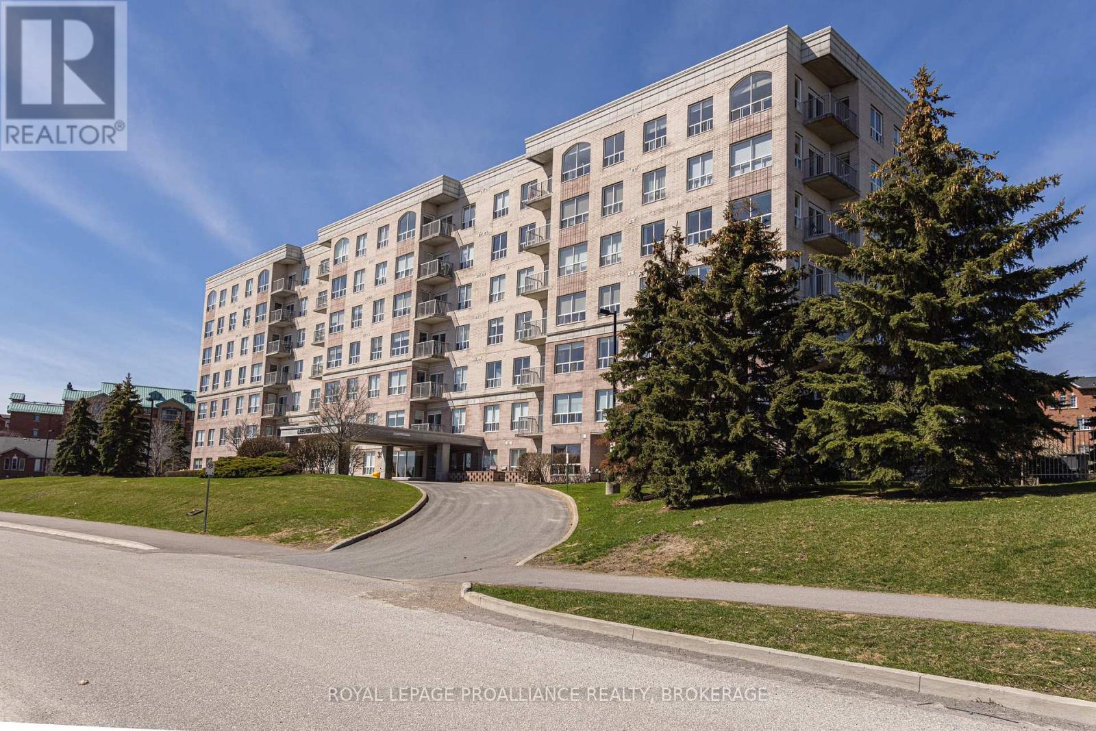 205 350 Wellington St, Kingston, ON K7K 7J7