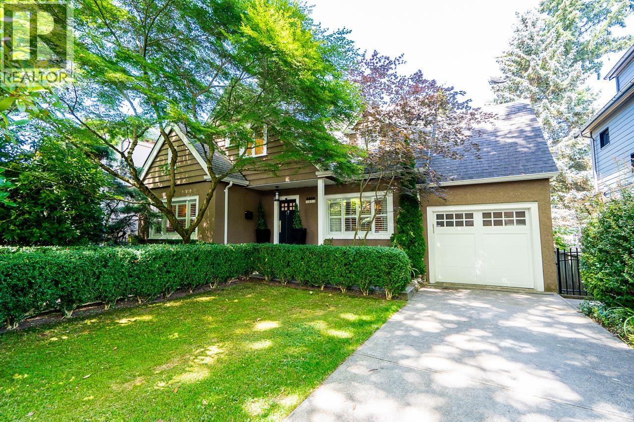 3821 W Broadway, Vancouver, BC V6R 2C2