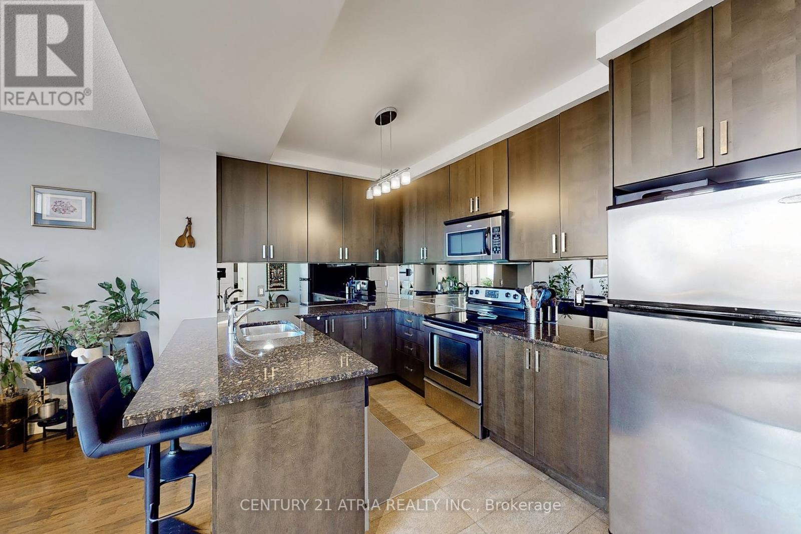 1609 9235 Jane St, Vaughan, ON L6A 0J8