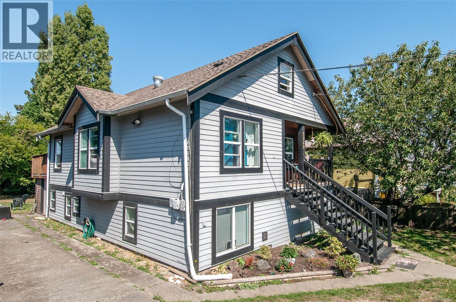 3222 Millgrove St, Saanich, BC V8Z 3V5