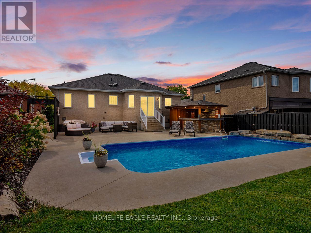 15 Eve Ct, Bradford West Gwillimbury, ON L3Z 3H6