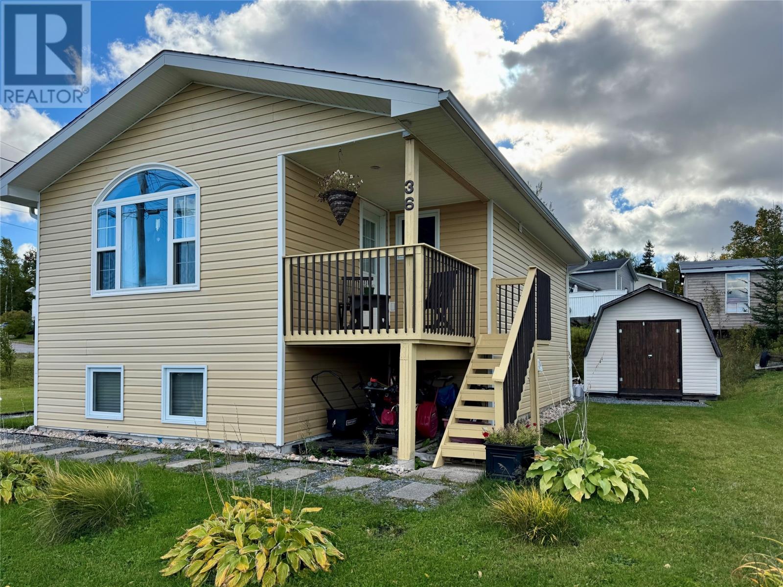 36 Hillview Ave, Pasadena, NL A0L 1K0