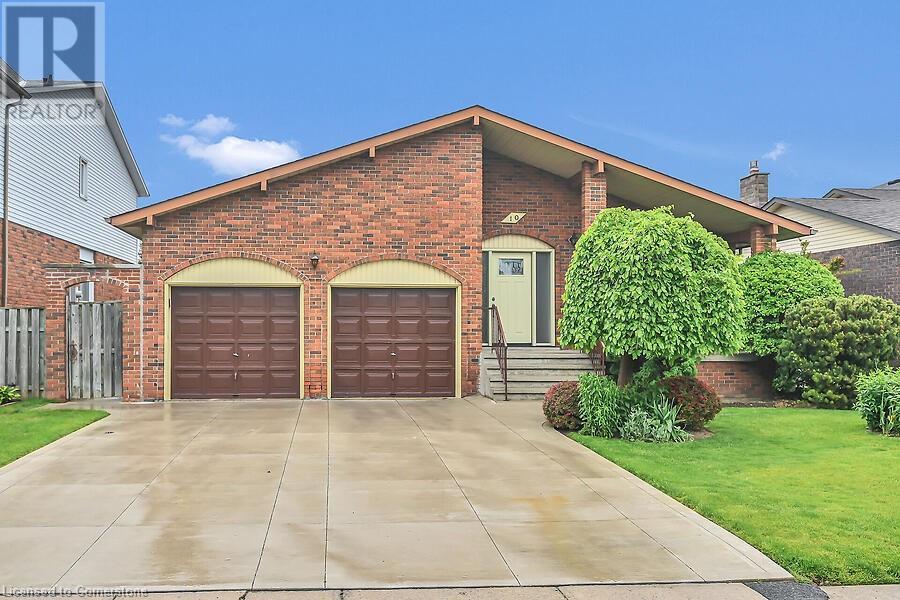 10 Peacock Pl, Hamilton, ON L9A 4Z2