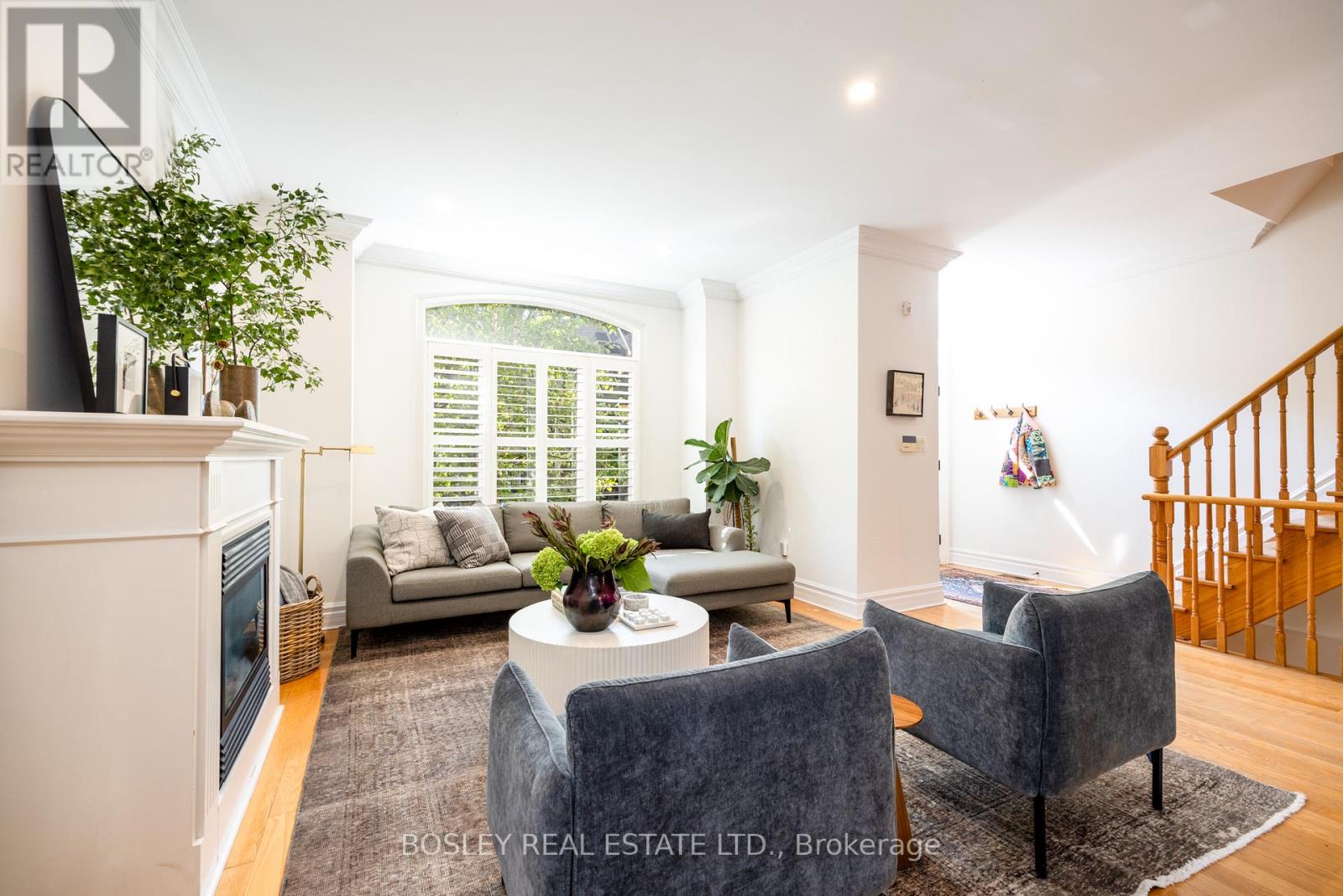 5 Lukow Ter, Toronto, ON M6R 3B7
