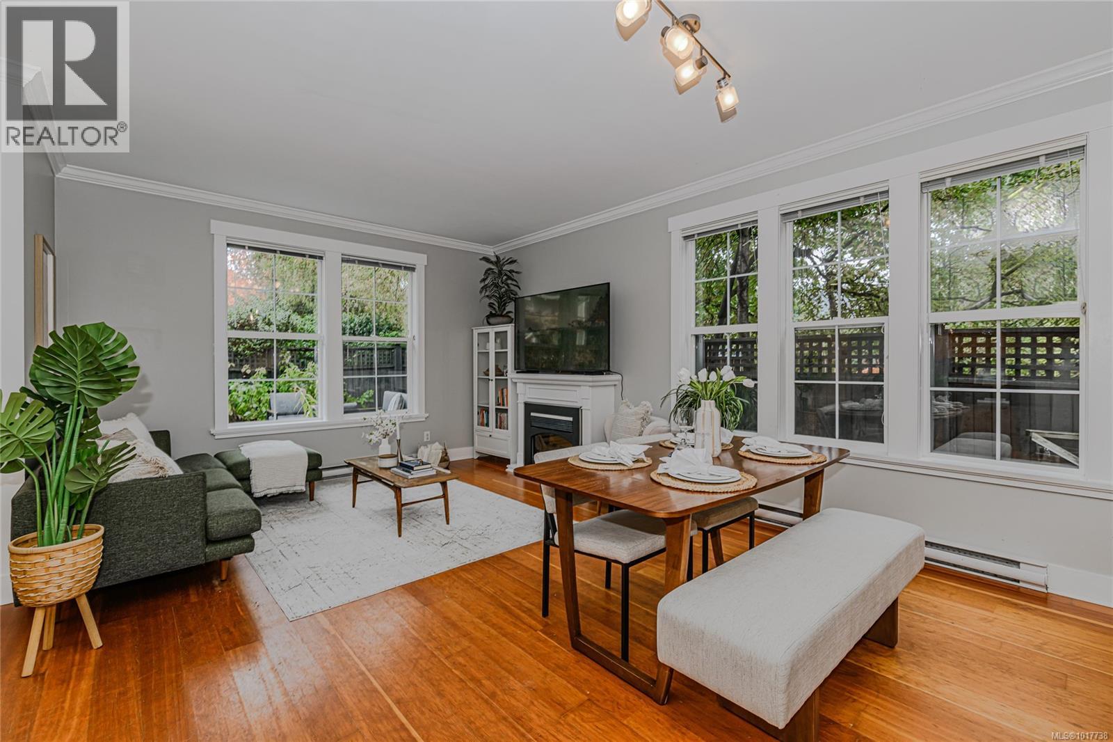 2738 Fifth St Unit 1 St, Victoria, BC V8T 4B2