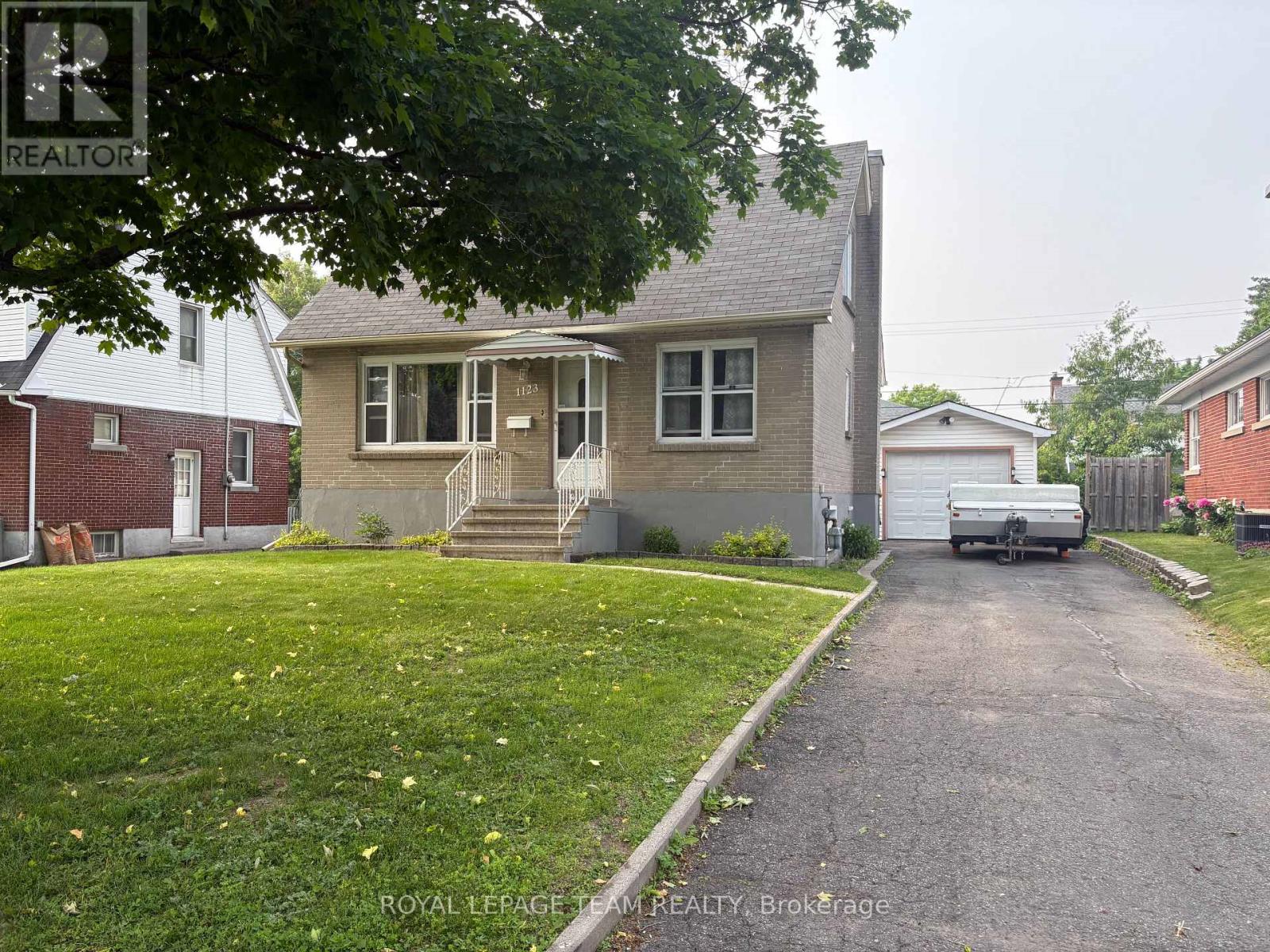 1123 Secord Ave, Ottawa, ON K1H 8C9