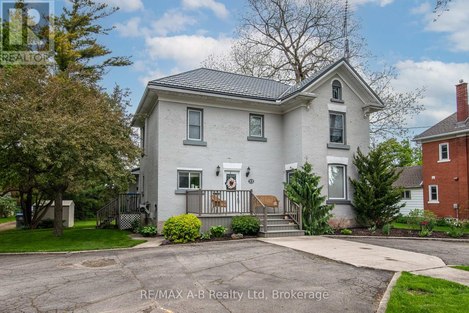 22 Mill St E, Perth East, ON N0K 1M0