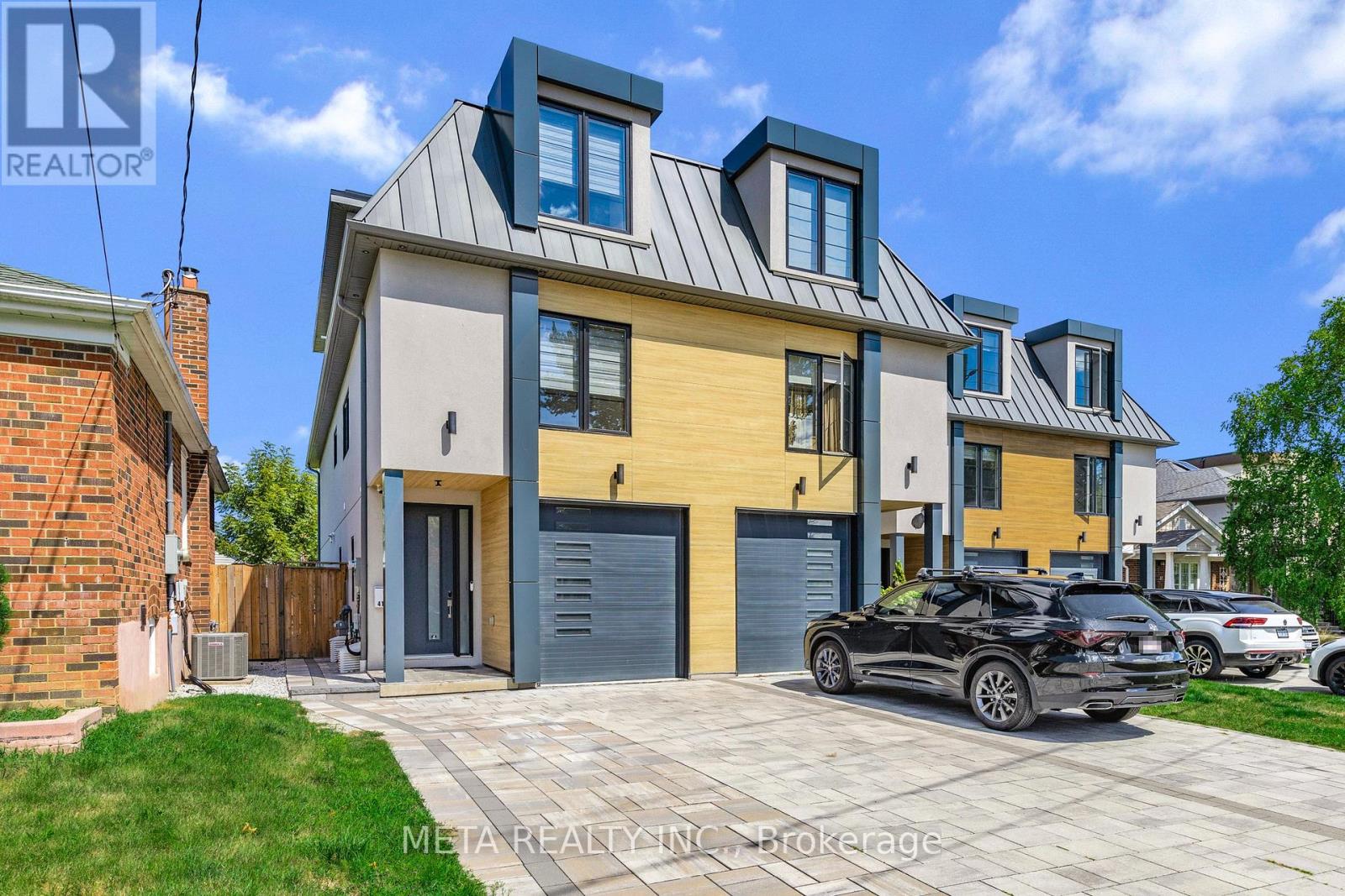 41 Maple Ave N #b, Mississauga, ON L5H 2R9