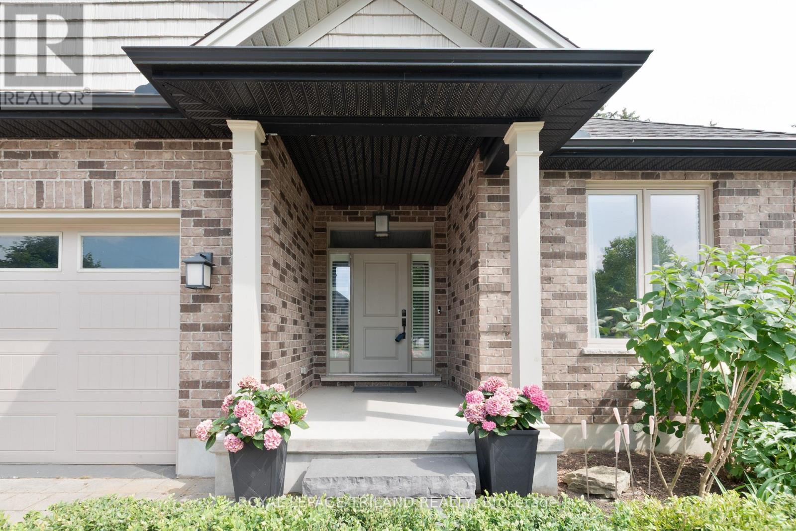 681 Bennett Cres, Strathroy-Caradoc, ON N0L 1W0