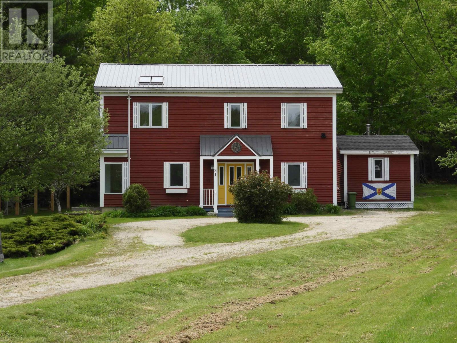 21 Long Hill Rd, Mahone Bay, NS B0J 2E0