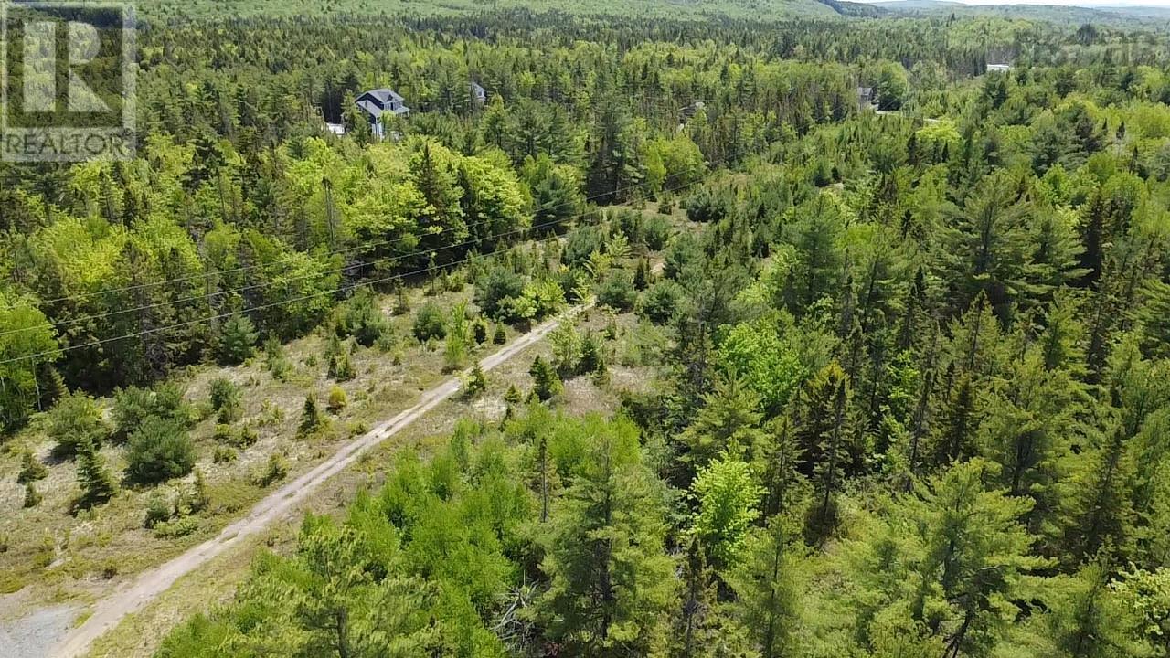 75 Leafs Ln, Wellington, NS B2T 0E7
