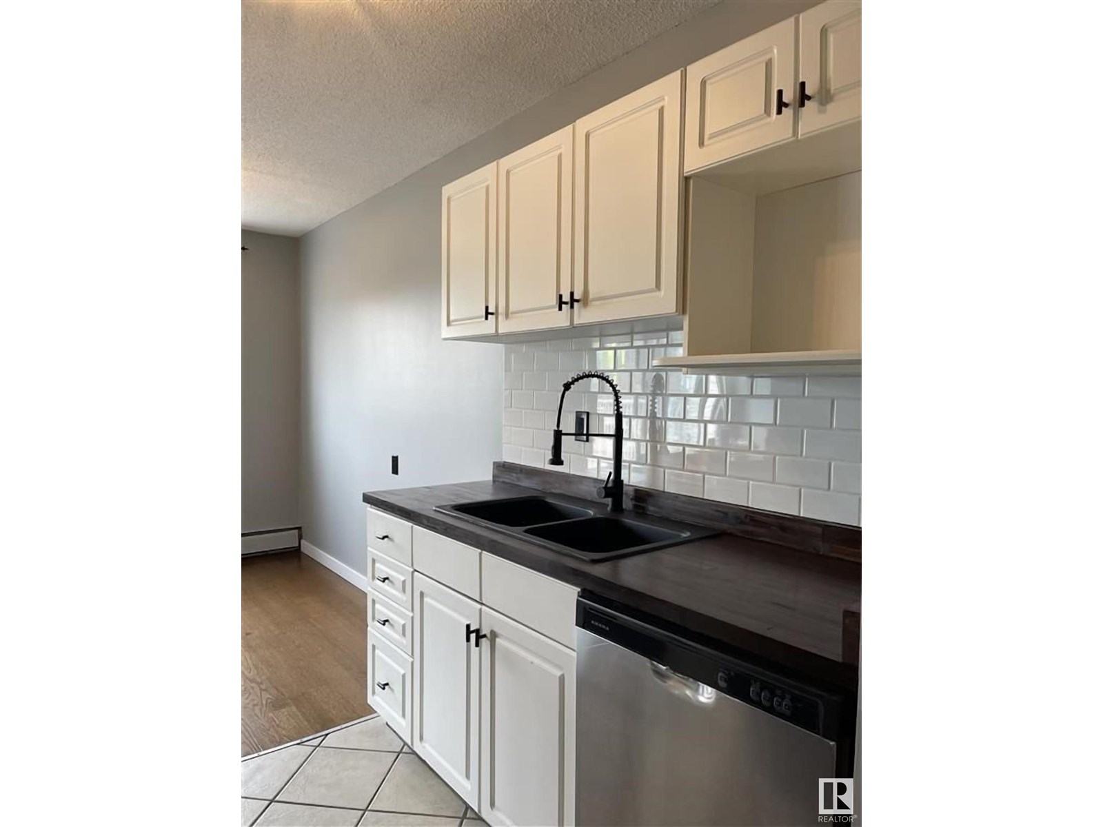 11219 103a Avenue Northwest #11, Edmonton, AB T5K 2E4