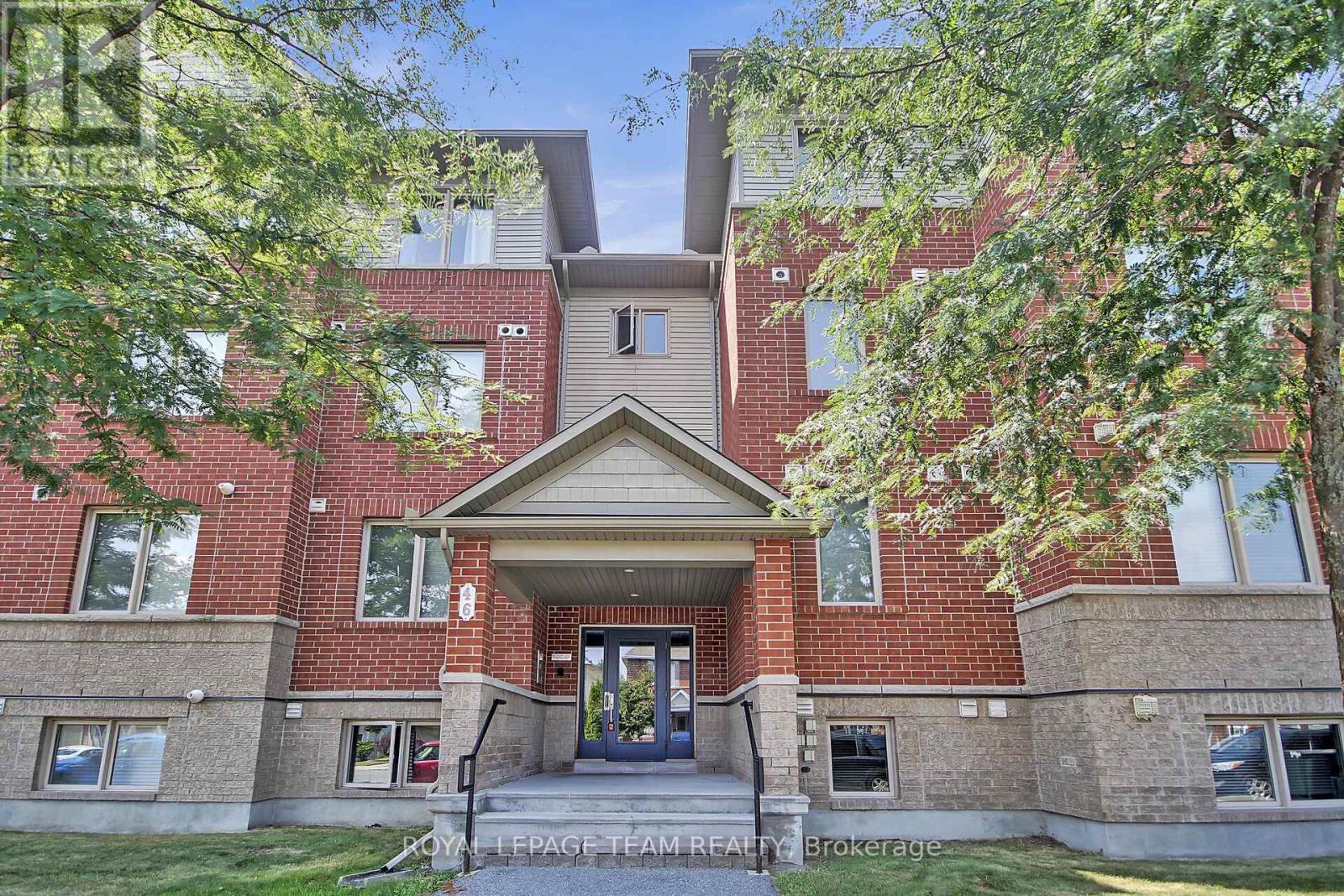 5 46 Barnstone Dr, Ottawa, ON K2G 4R6