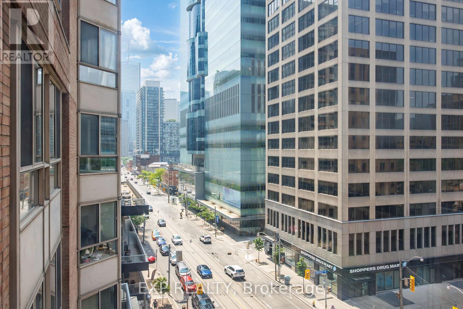 817 711 Bay St, Toronto, ON M5G 2J8