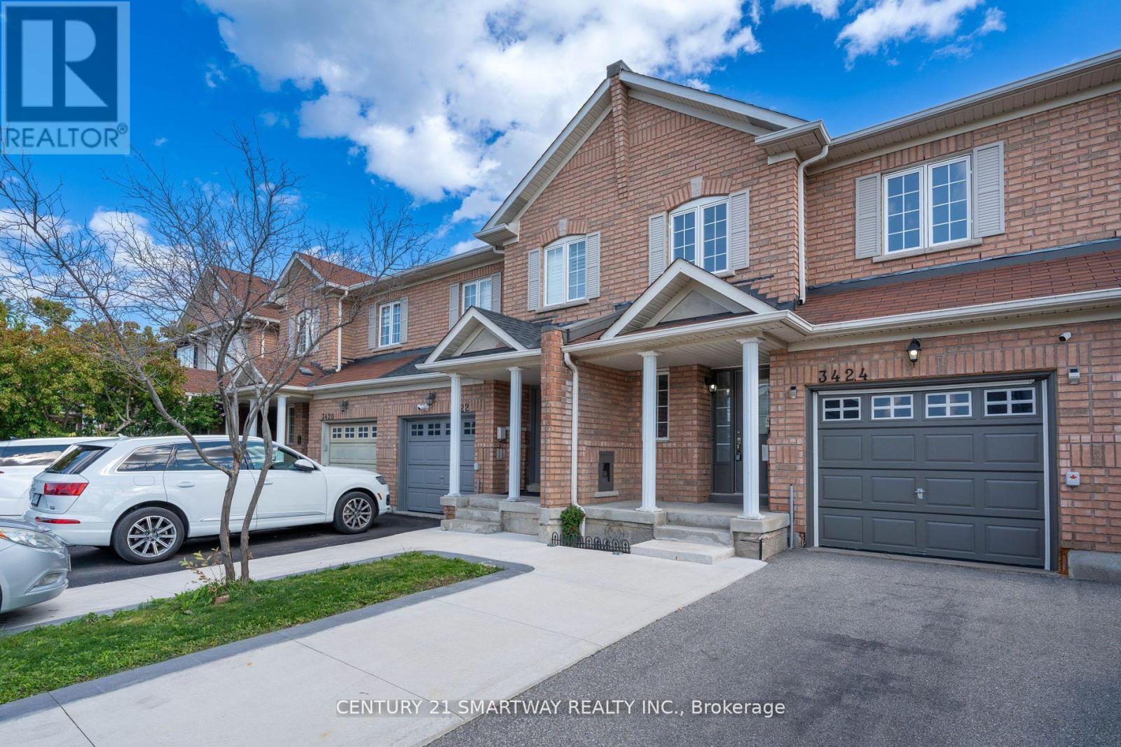 3424 Angel Pass Dr, Mississauga, ON L5M 7N4