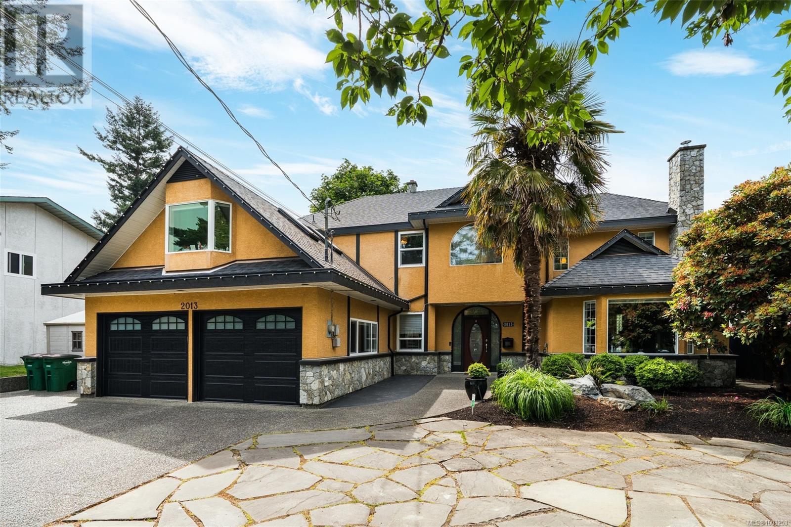 2013 Ferndale Rd, Saanich, BC V8N 2Y4