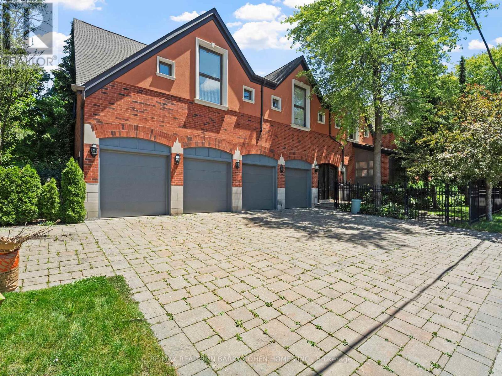 40 Old Colony Rd, Toronto, ON M2L 2K1