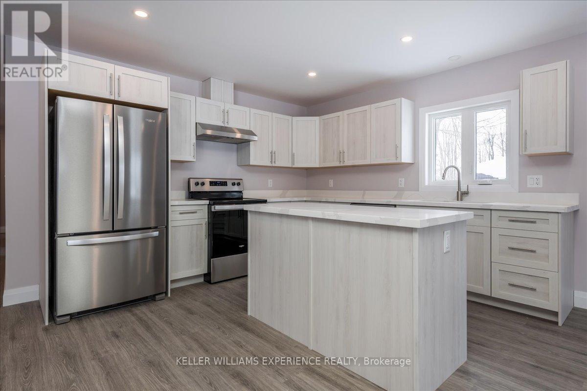 145 Pine St W, Gravenhurst, ON P1P 1B1