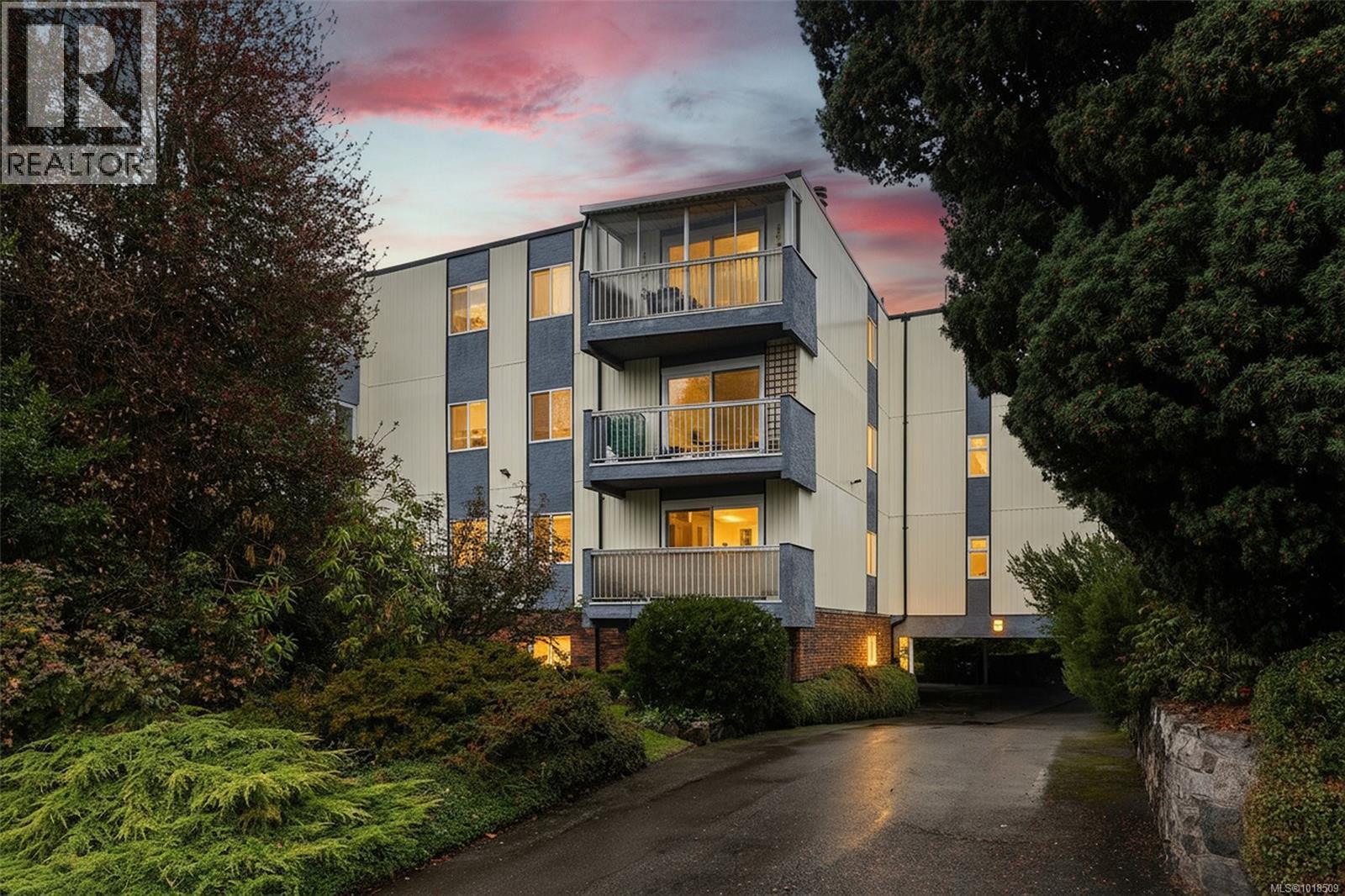 1188 Yates St Unit 201 St, Victoria, BC V8V 3M8