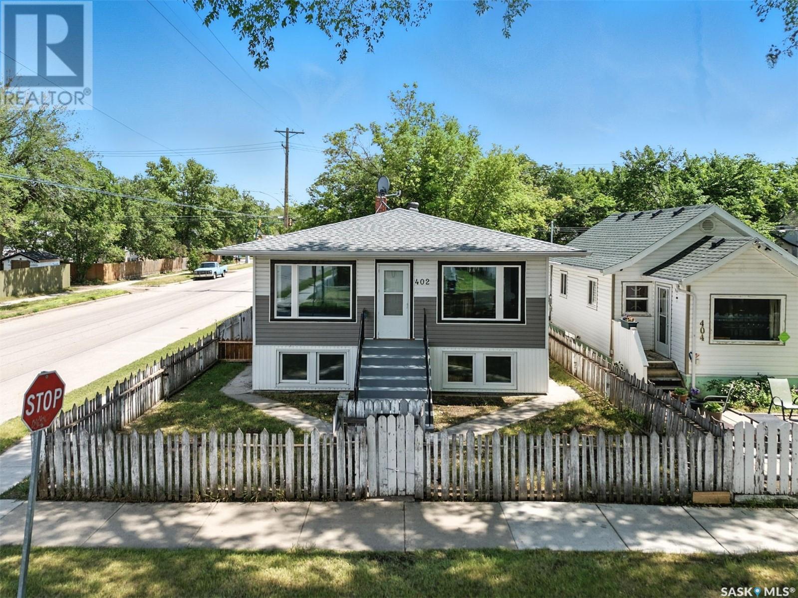 402 I Ave S, Saskatoon, SK S7M 1Y4