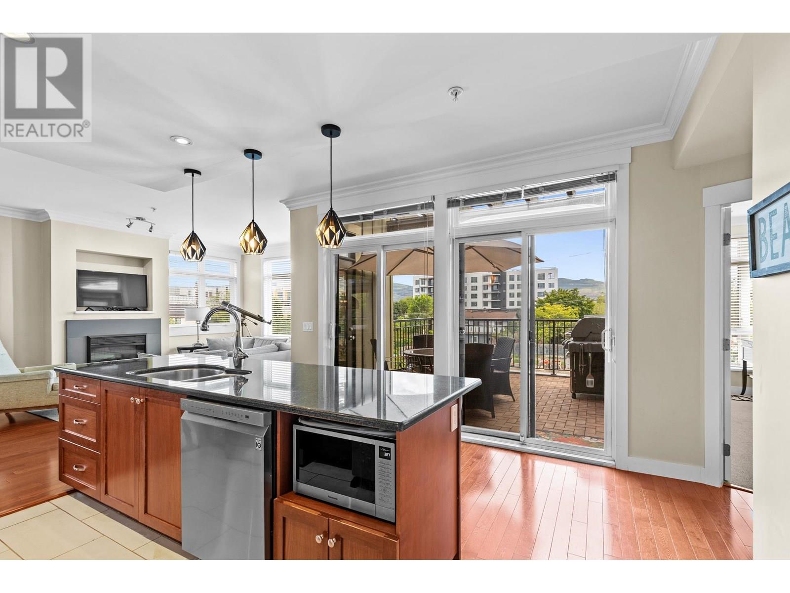 2901 Abbott Street Unit 204, Kelowna, BC V1Y 1G7