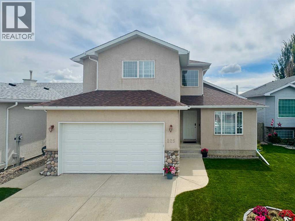 225 Cougar Way N, Lethbridge, AB T1H 6R5