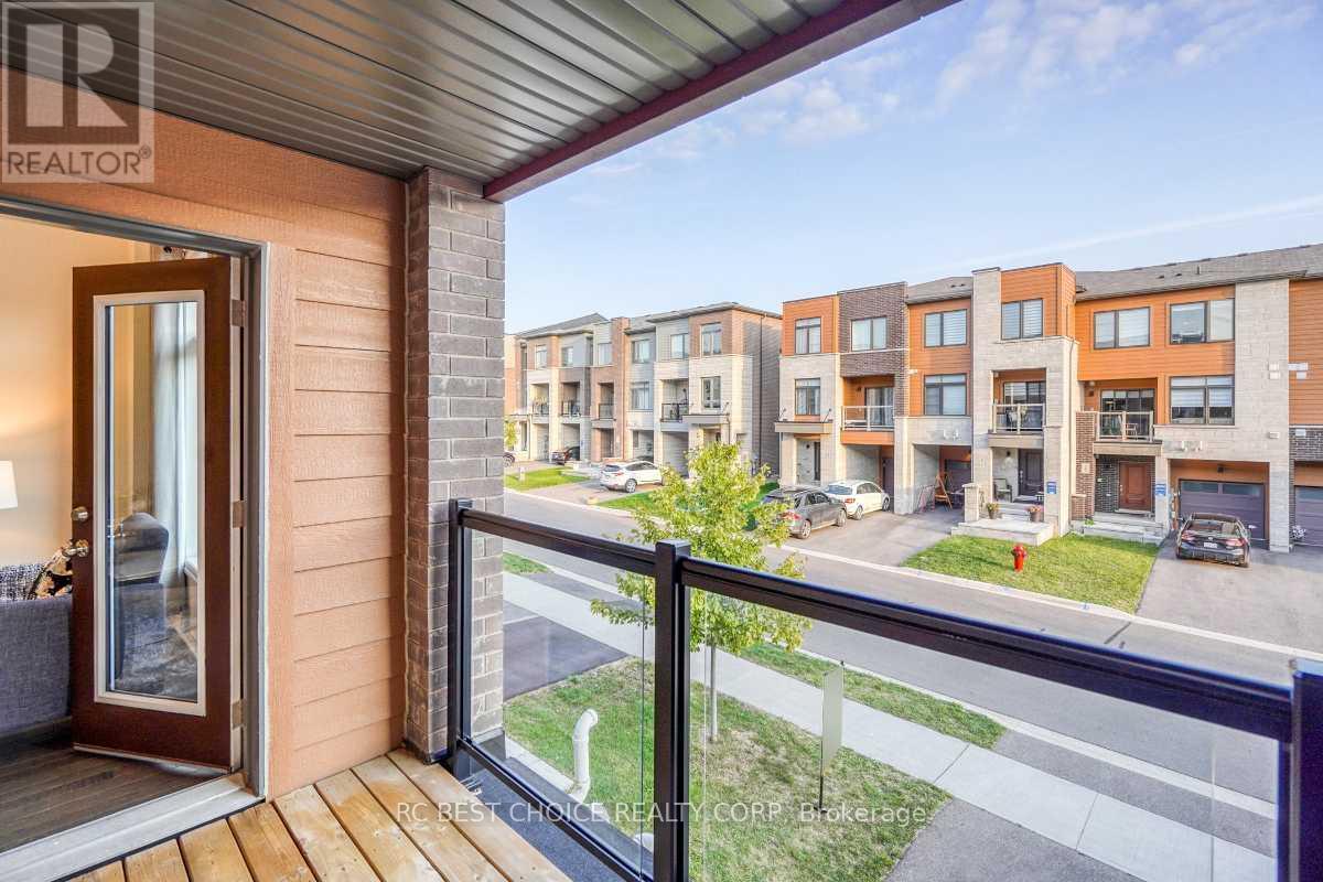 24 Delano Way, Newmarket, ON L3X 0L1