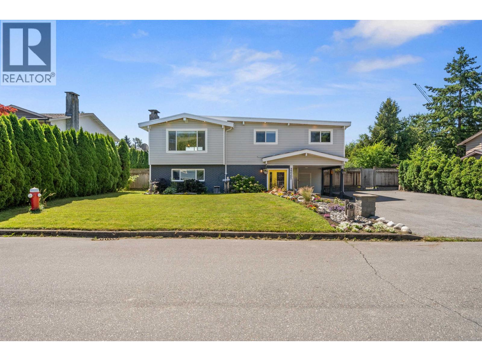 22580 Hinch Cres, Maple Ridge, BC V2X 7H6