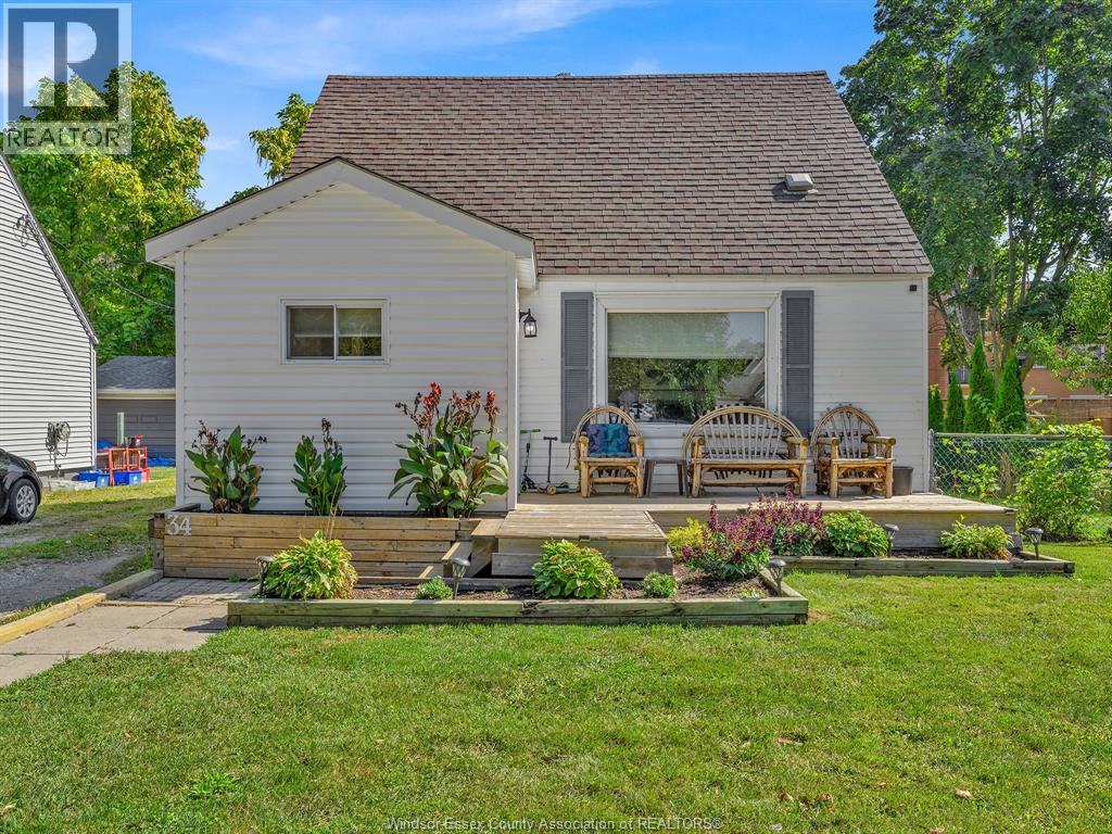 34 Bowman Ave, Leamington, ON N8H 2N9