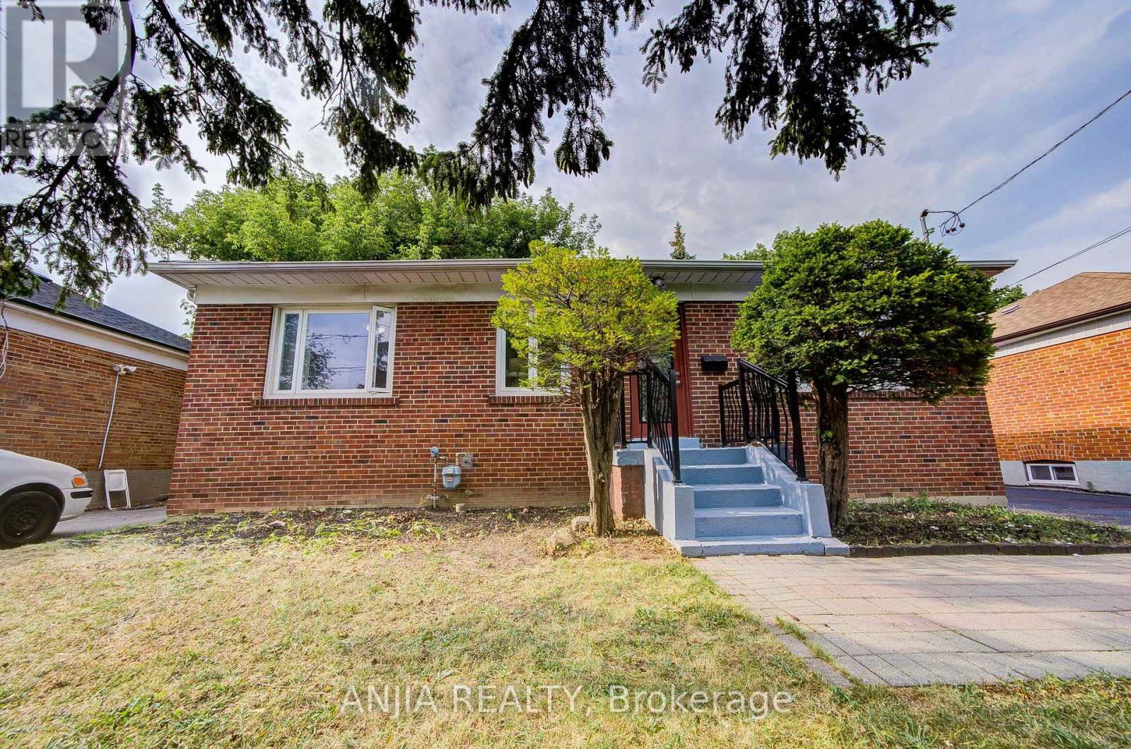 248 Codsell Ave, Toronto, ON M3H 3X1