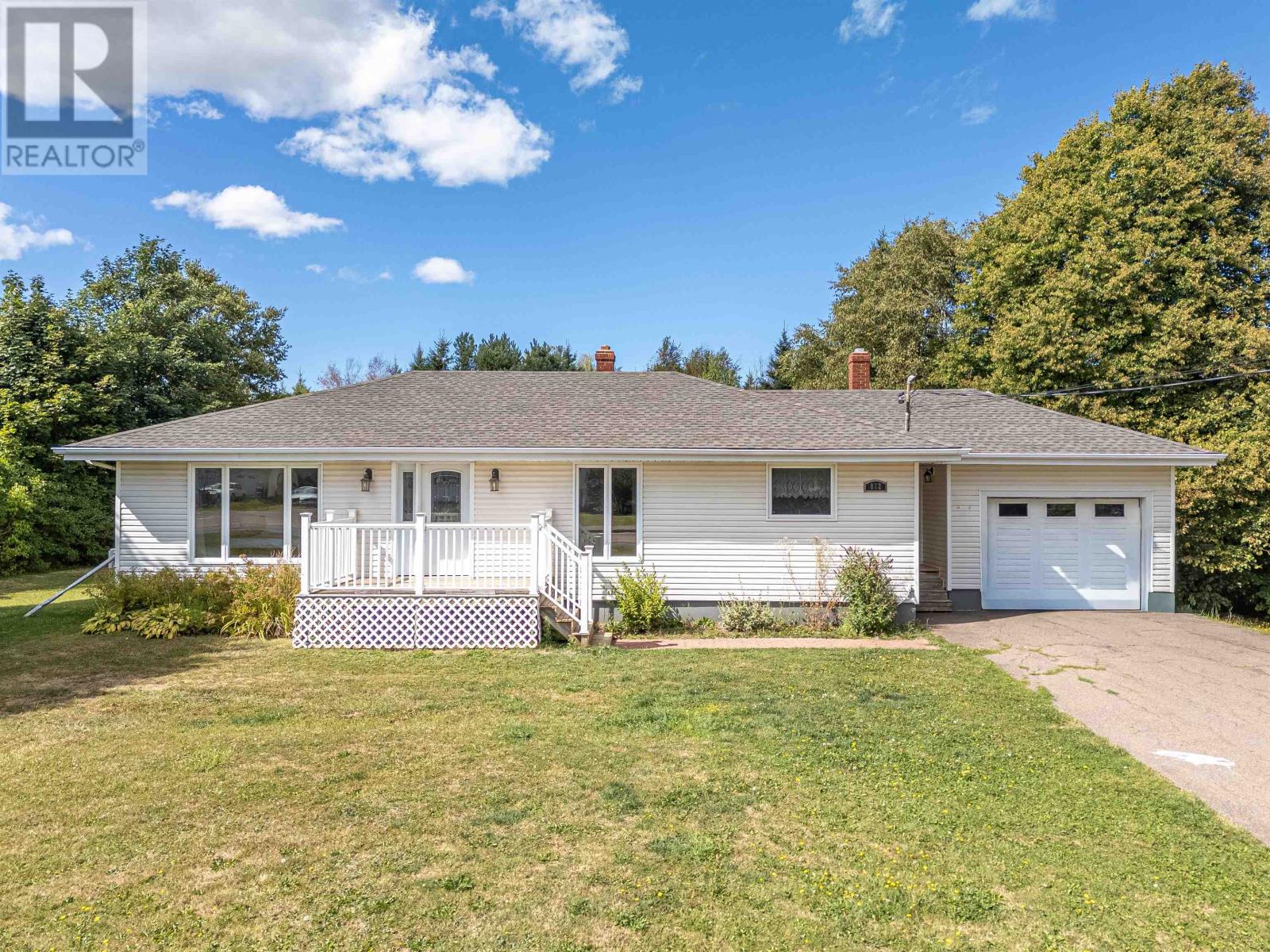 812 Main St, Cornwall, PE C0A 1H0