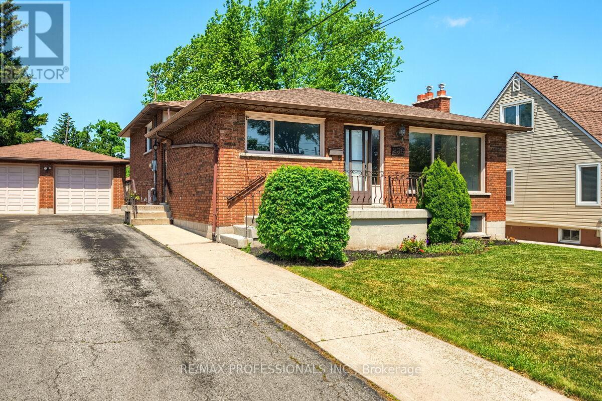 236 E 21st St, Hamilton, ON L8V 2T7