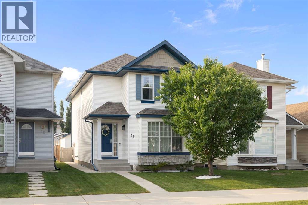 35 Royal Birch Rd NW, Calgary, AB T3G 5K5