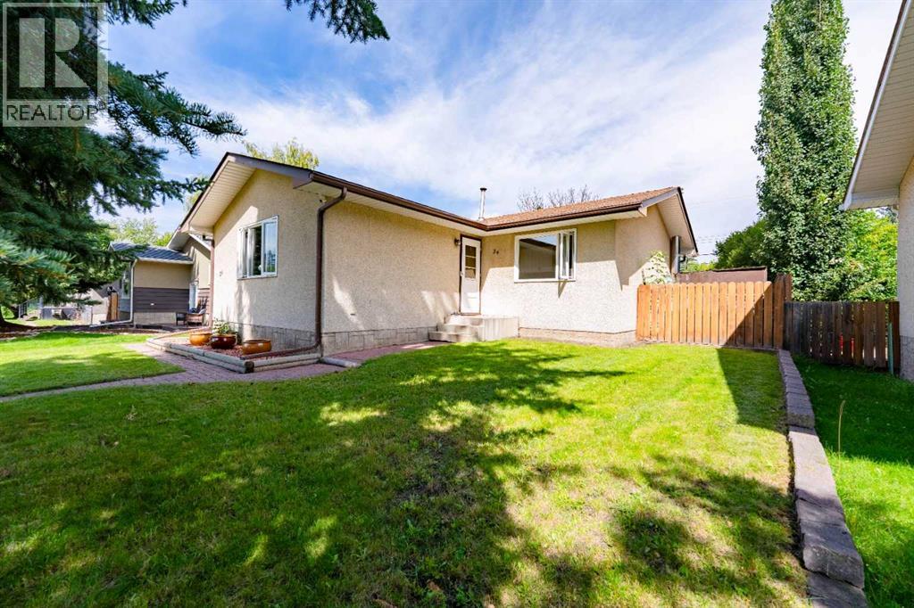 34 Wilson St, Okotoks, AB T1S 1G2