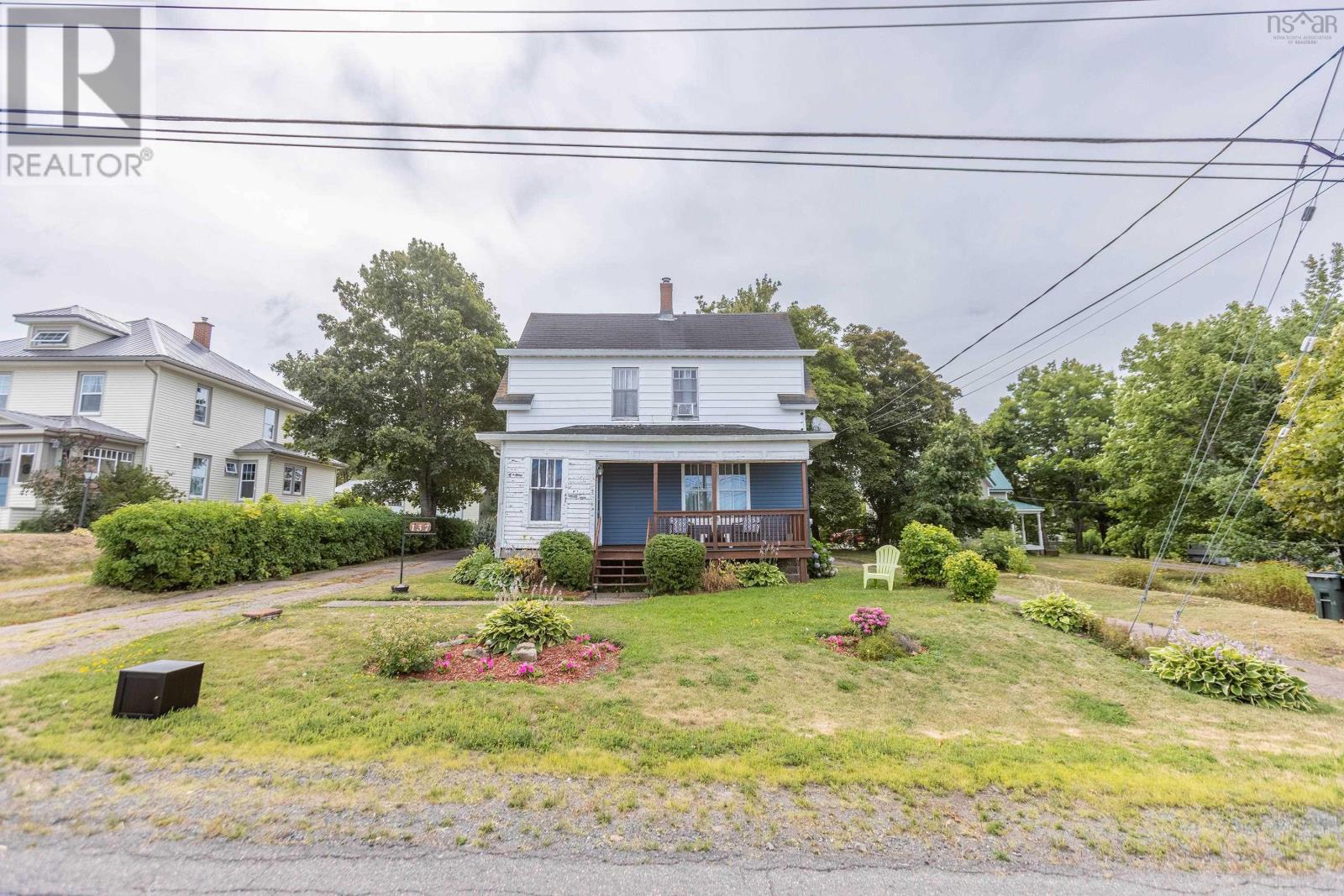 137 Main St, Springhill, NS B0M 1X0