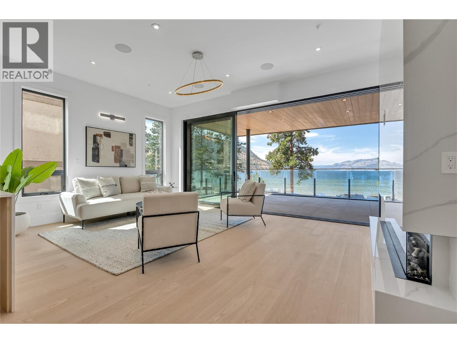 602 Lakeshore Drive Unit 202, Penticton, BC V2A 1B9